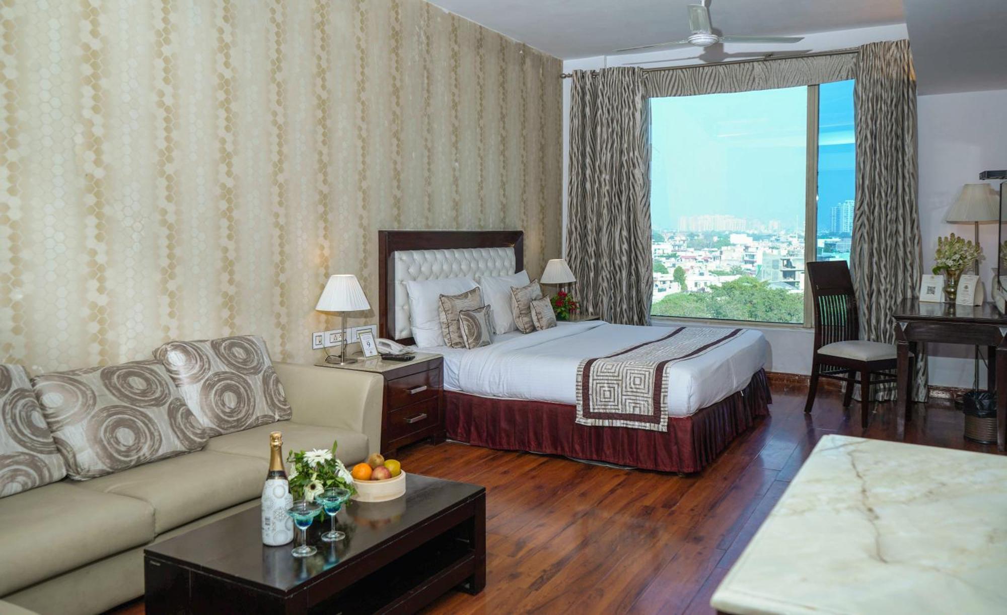 Treehouse Queens Pearl Gurgaon Extérieur photo