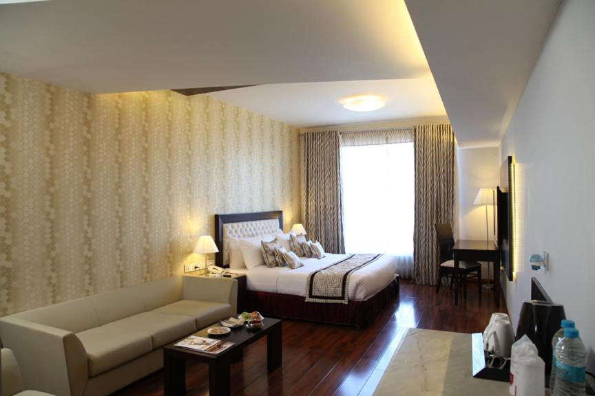 Treehouse Queens Pearl Gurgaon Extérieur photo
