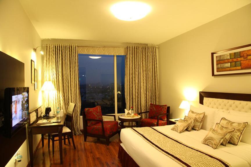 Treehouse Queens Pearl Gurgaon Extérieur photo