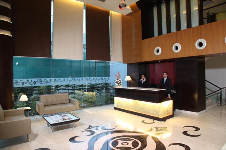 Treehouse Queens Pearl Gurgaon Extérieur photo