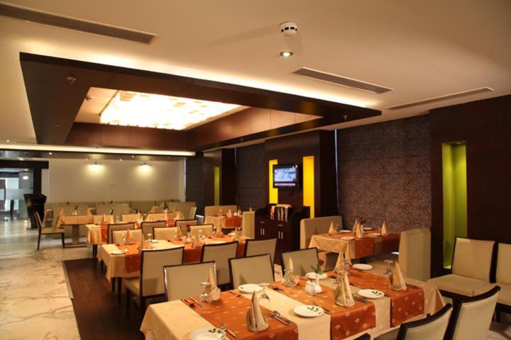 Treehouse Queens Pearl Gurgaon Extérieur photo