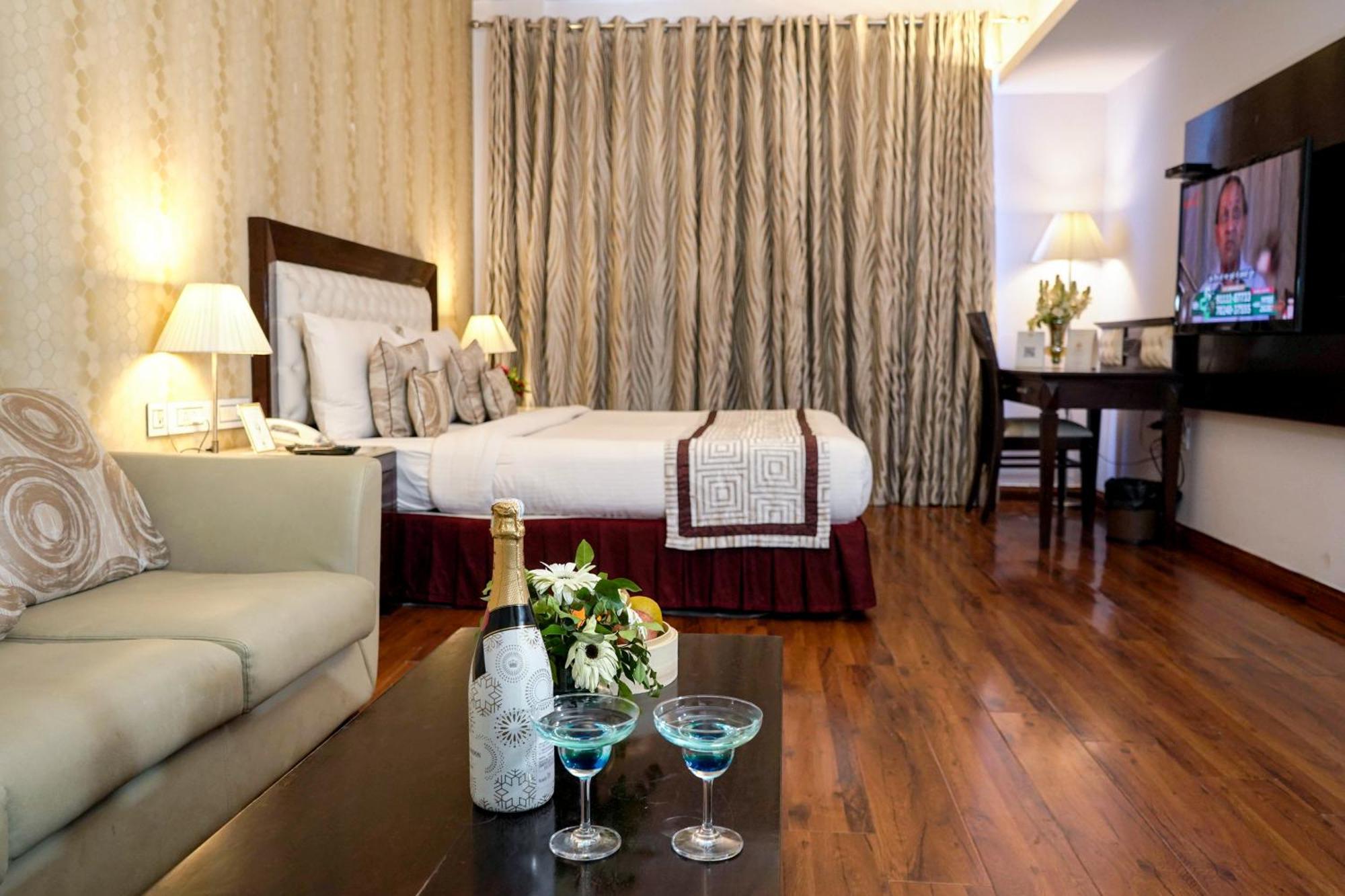 Treehouse Queens Pearl Gurgaon Extérieur photo