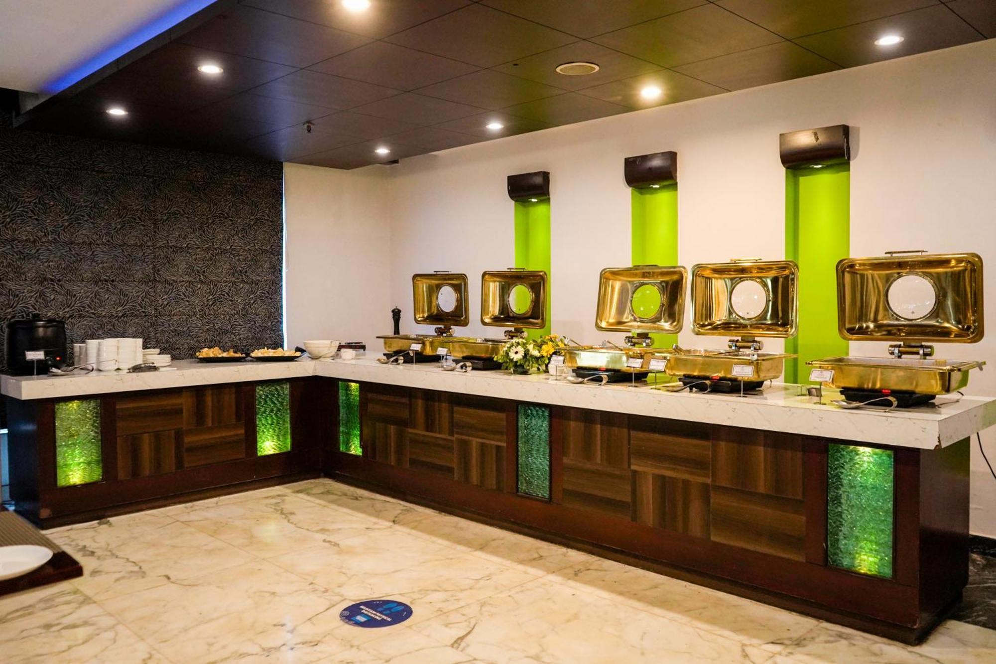Treehouse Queens Pearl Gurgaon Extérieur photo