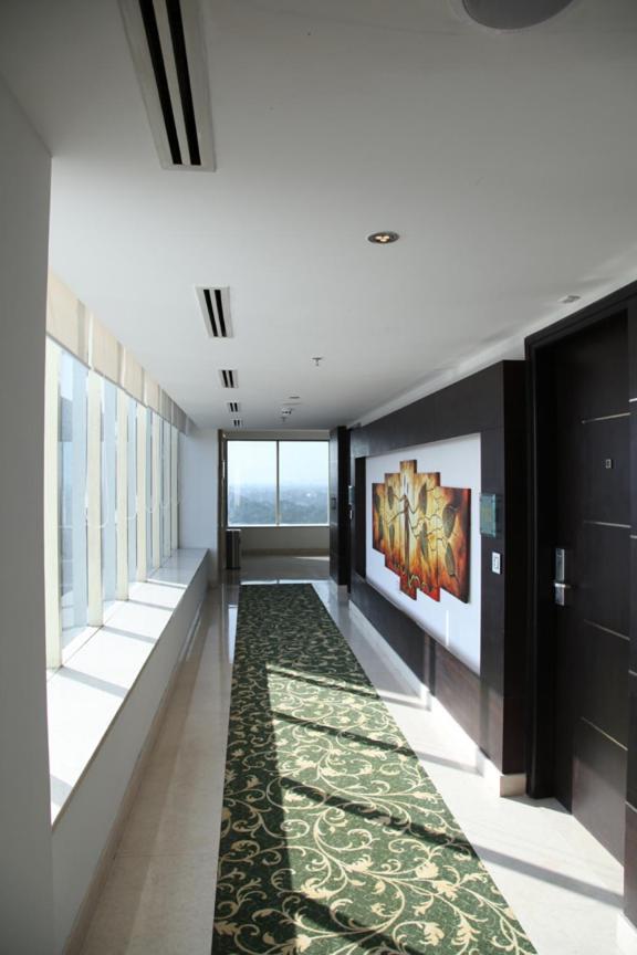 Treehouse Queens Pearl Gurgaon Extérieur photo