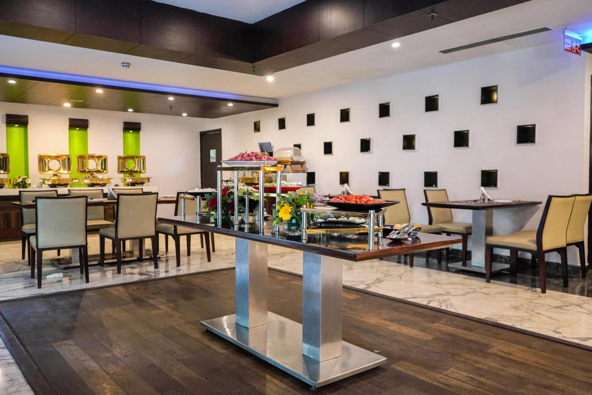 Treehouse Queens Pearl Gurgaon Extérieur photo