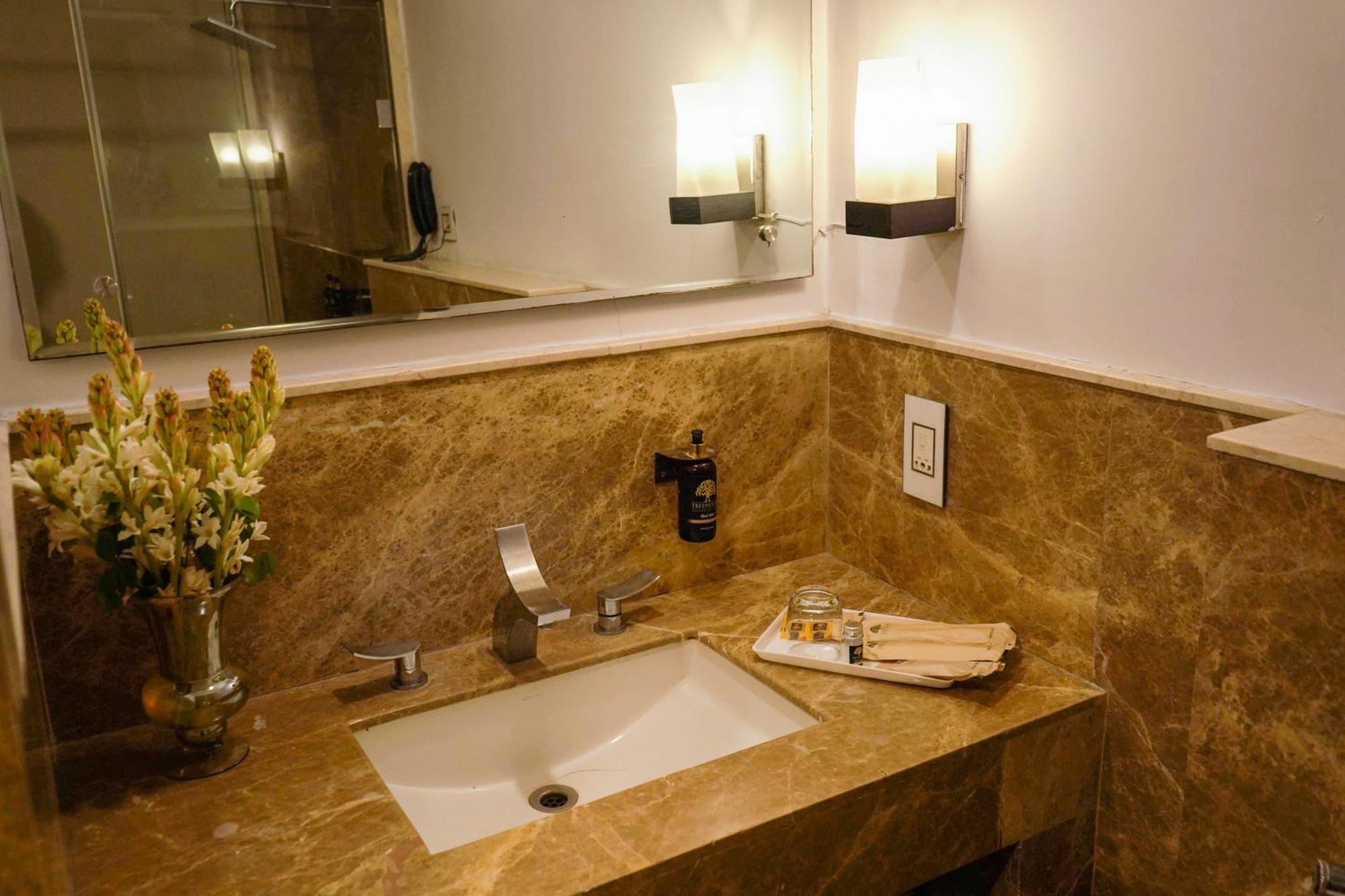 Treehouse Queens Pearl Gurgaon Extérieur photo