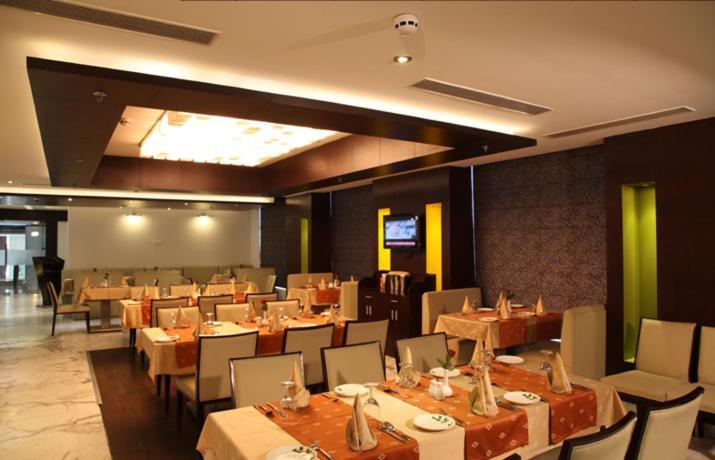 Treehouse Queens Pearl Gurgaon Extérieur photo
