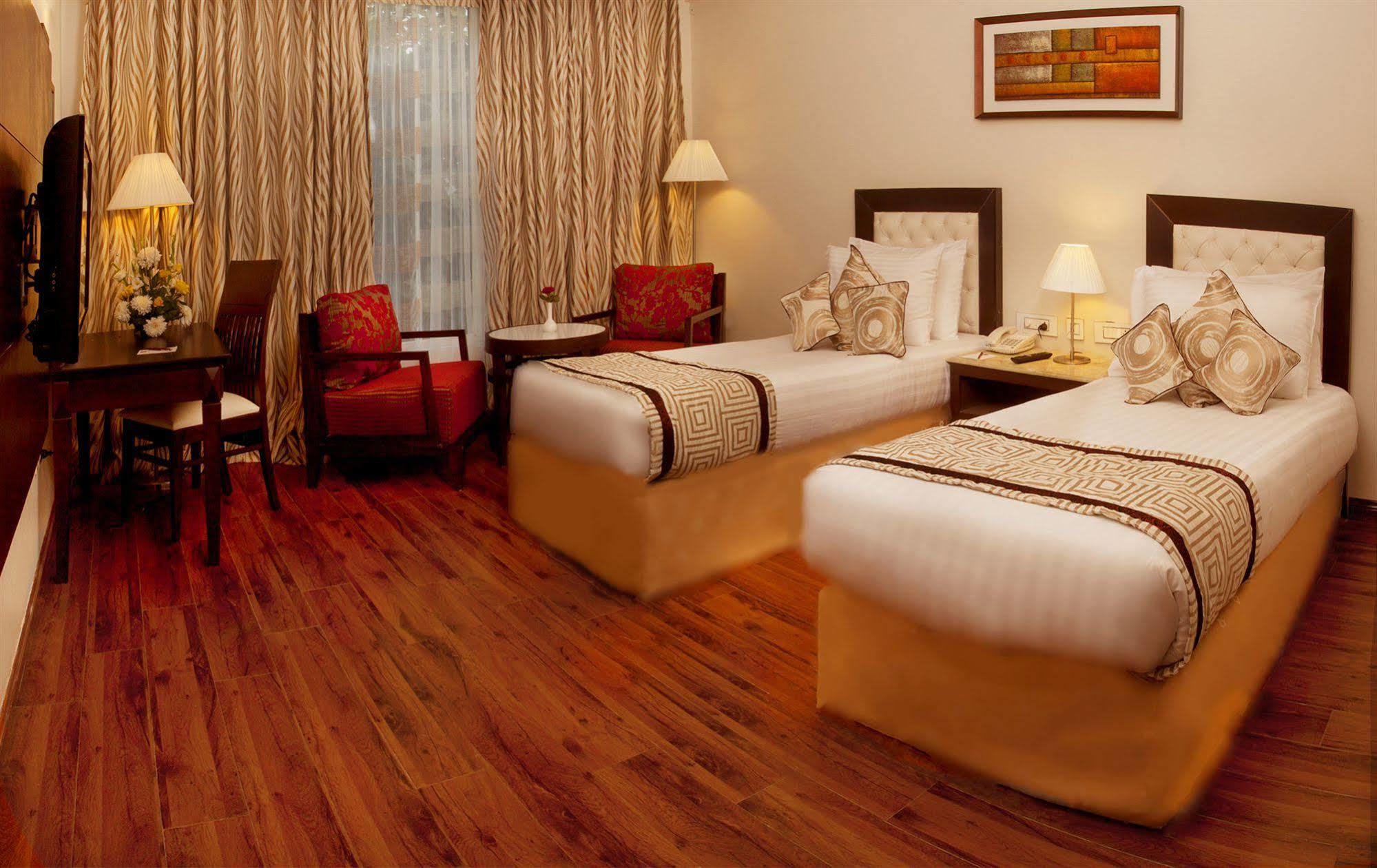 Treehouse Queens Pearl Gurgaon Extérieur photo