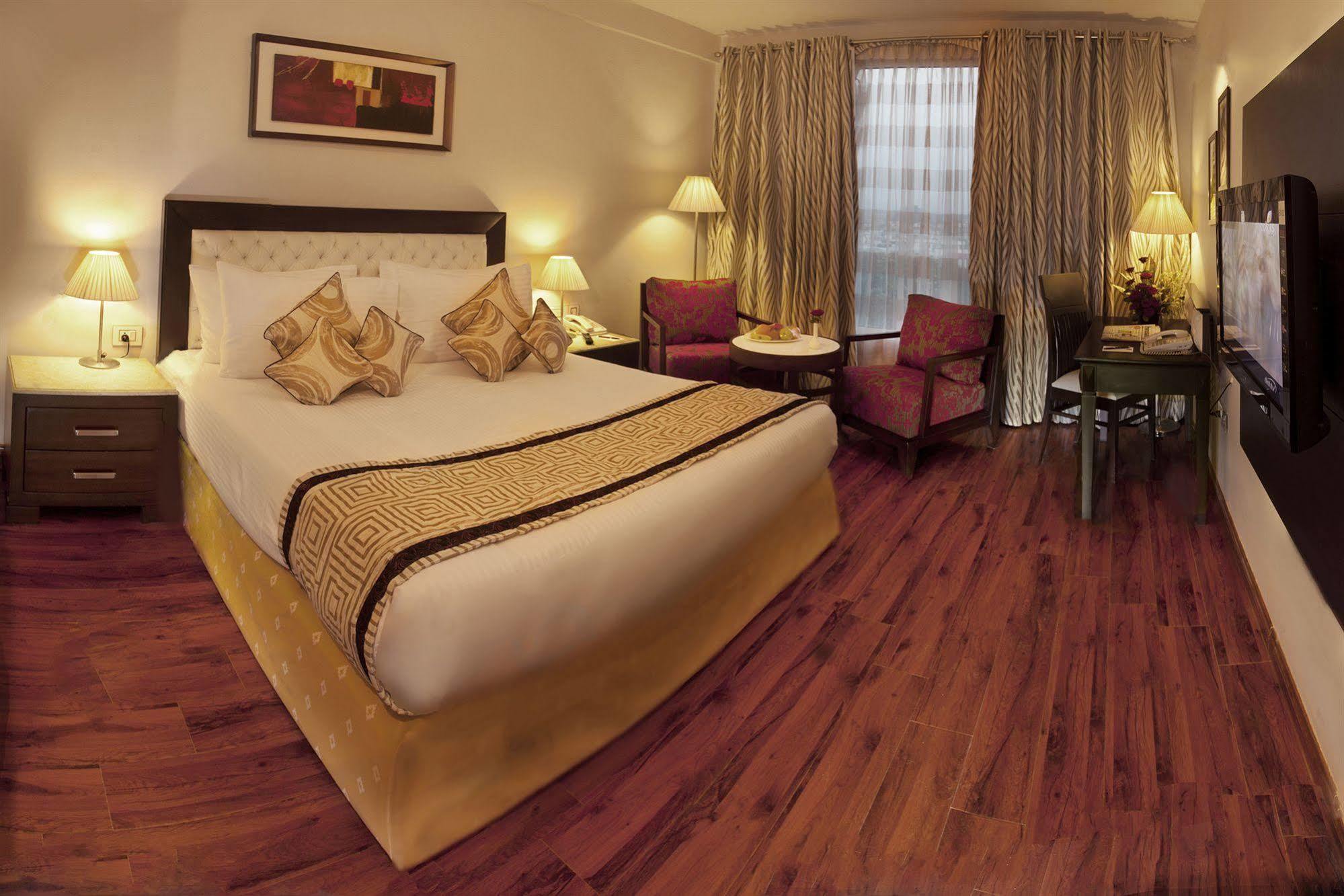 Treehouse Queens Pearl Gurgaon Extérieur photo